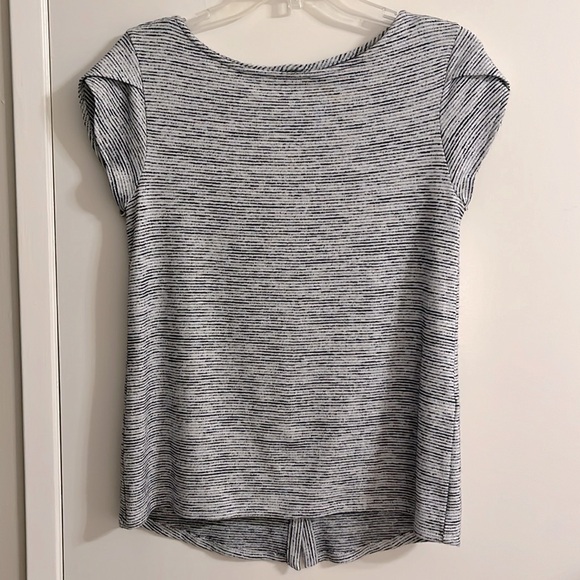Small Petite Market & Spruce Button Back Top - Picture 3 of 8
